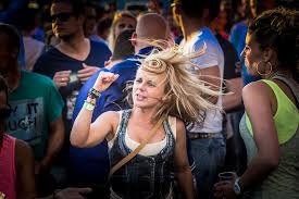 Should I be okay with my girlfriend dancing with guys when she goes out to the bars with her friend?